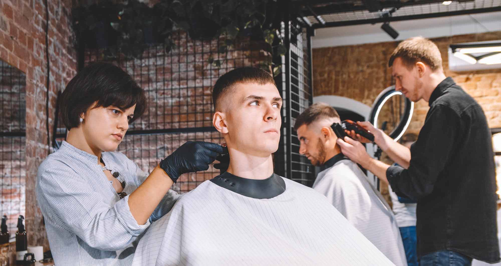 Mobile Barber vs Traditional Barbershop: Which Should You Choose?